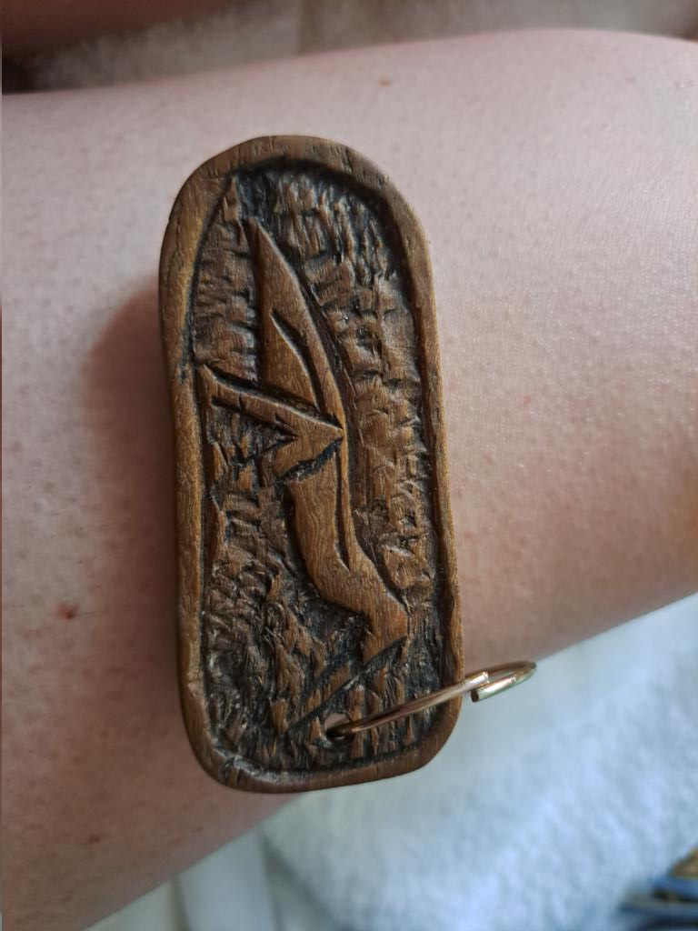 Lovely gift from Shuhan! He's had a mosquito carved into a keyring for me to represent my 'bite plight' in Malawi 🤣 what a legend.
