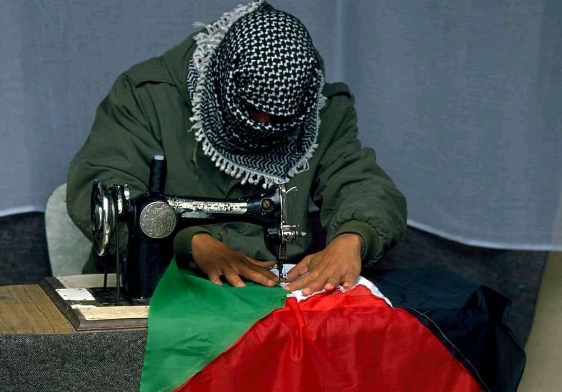 FreePalforever's tweet photo. A Palestinian protester is sewing a Palestine flag during the First Intifada, a period when owning or raising a Palestine flag was criminalized by the Israeli occupation.
#FirstIntifada
#Intifada1987 https://t.co/OWjeHcvClV