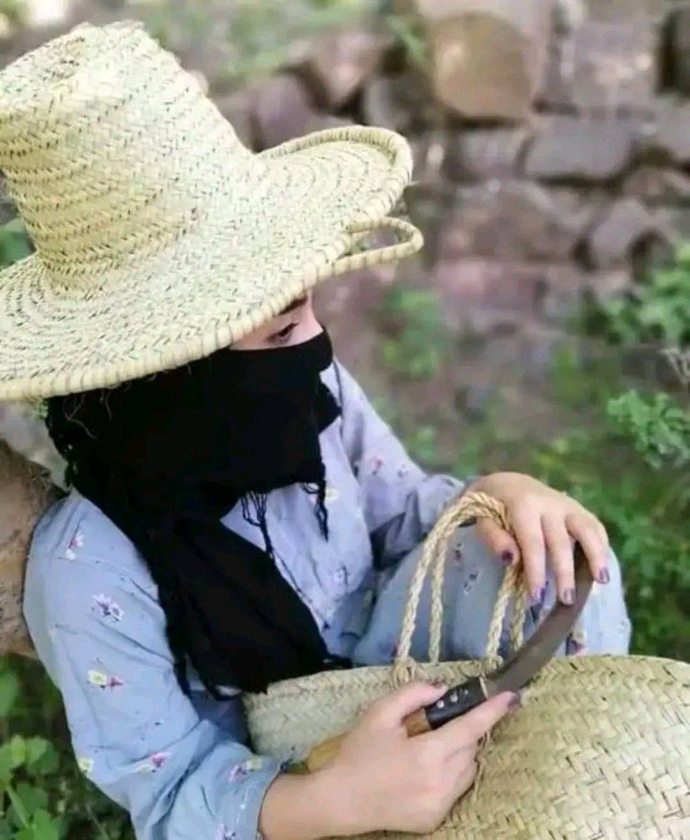 🕊 💜

ازرعْ ورُودَكَ فِي دَارٍ حَللْتَ بِهَا 
 حتَّى يَشمَّ عَبِيرَ الوَردِ مَنْ زَارَا.💜
🕊 💜

#صباح_الخيرᅠ #جمعه_مباركه