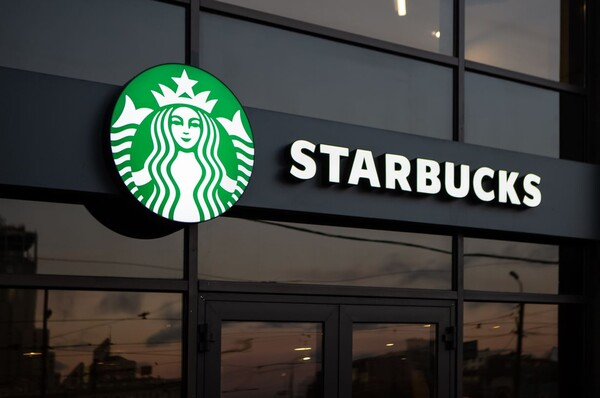 METABUSofficial's tweet photo. Starbucks opens an NFT community and Web 3.0 program to beta testers.  Starbucks fans could purchase and sell these stamps from each other on the Odyssey NFT marketplace that will open next year.
called ‘journey stamps’ 

#NFT #Metaverse #Starbucks #Odyssey #Web3 
#Forum3 https://t.co/mwNUM20h00