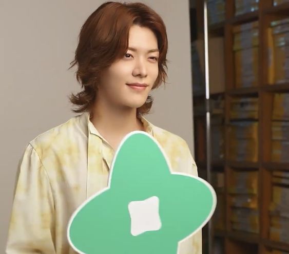 hourly yuta tweet media