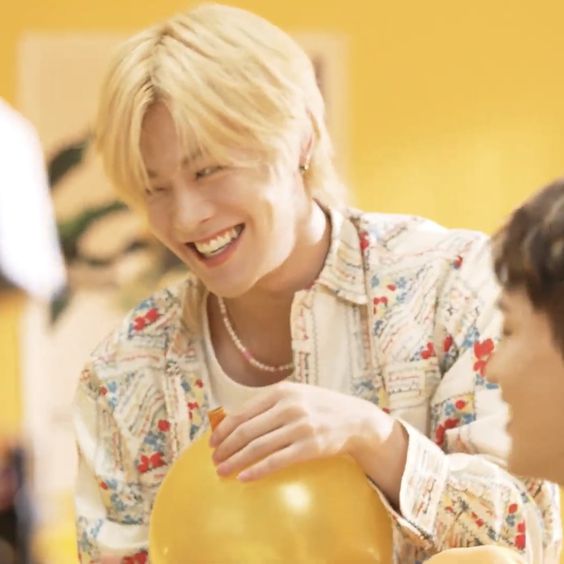 hourly yuta tweet media