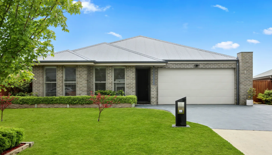 BowralAustralia's tweet photo. Spacious contemporary family home in a family-friendly neighbourhood in 19 Turner Way, Renwick, NSW 2575

Link here: https://t.co/jwCbUxn4TD
#realty #realestate #property https://t.co/ljoajBDkQB