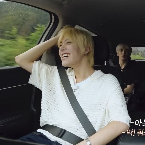hourly yuta tweet media