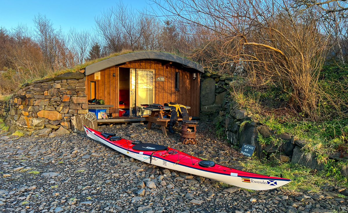 LifeAfloat's tweet photo. Good morning folks. This is where I spent the night. In one of the wonderfully warm &amp; comfortable ‘caves’ at Kayaker’s Cove, Cuan Sound, Isle of Seil. I was treated to dinner as well. Again, I’m truly grateful for the kindness of strangers who then become new friends. https://t.co/2PgVWoL5TU