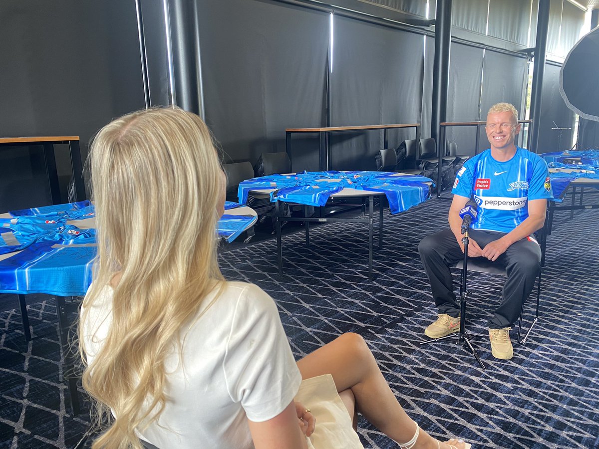 I sat down with Australian cricket great @petersiddle403 to chat all things retirement, veganism & Shane Warne stitch ups.

See the exclusive interview tonight on @9NewsAdel