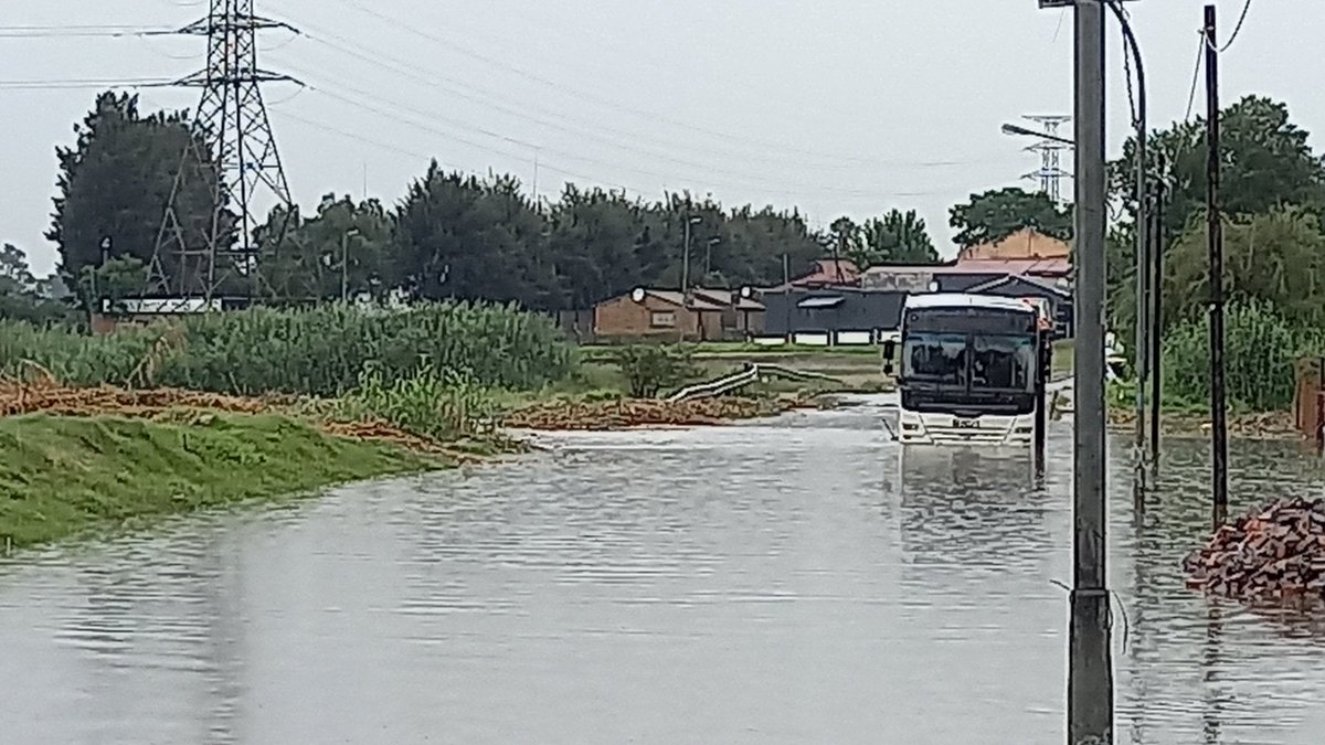 nyengentima's tweet photo. @sihlabani123 You are right, it might be Putco's depot. Maybe the bus is swimming. https://t.co/86Z9jdAGb0