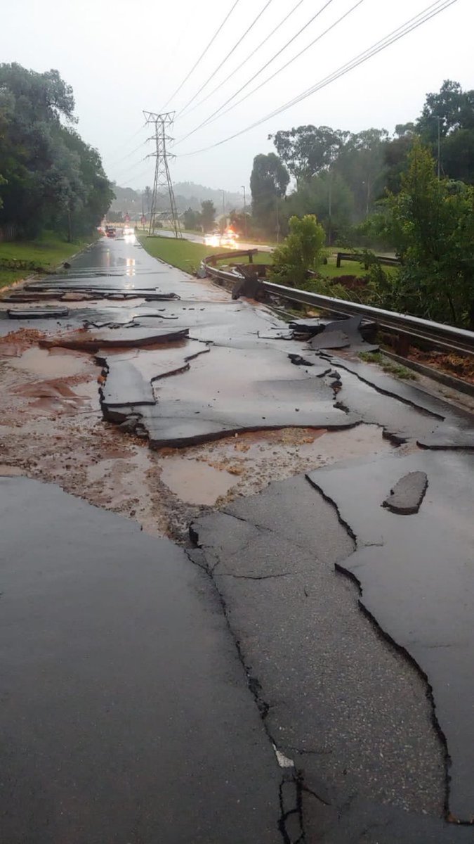 ferialhaffajee's tweet photo. Joburg people. This happened today . The city is hanging on to the ⁦@MyJRA⁩ CEO with fake doctorate, non-existent Masters and not a shred of roads experience. This is how all our roads going to look soon unless we don’t do something. https://t.co/VpqXByppD9