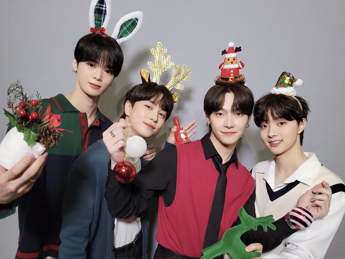 BinieeeL's tweet photo. Who tf is not crying!???? 😭😭 https://t.co/2QOOJgv73S