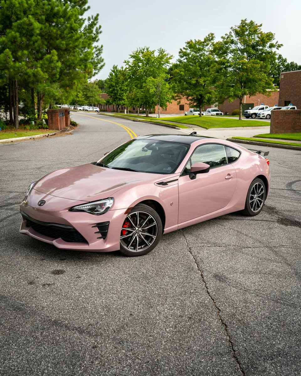 Nydelig farge - Hexis Cinder Rose Metallic Gloss #HX20437B. 
#hexis #hexissverige #hexisgraphics #hexisamericas #skintac #hexiswrap #carwrap #vehiclewrap #vinylwrap #fullwrap #carwrap #bilfoliering #helfoliering #hx20000 #hx30000 #ToyotaGT86 buff.ly/3AVXOln