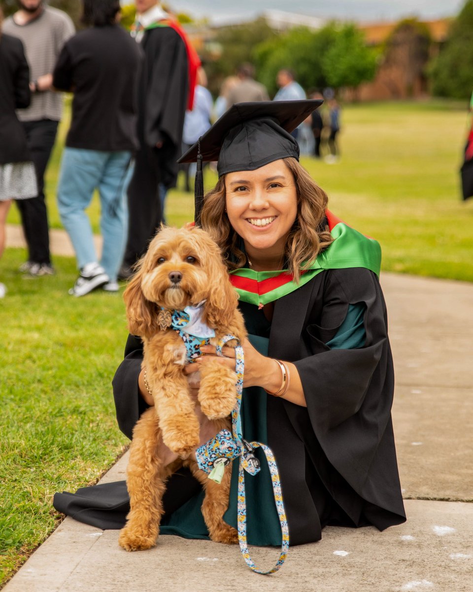 CharlesSturtUni's tweet photo. 🐶 #CharlesSturtGrad photo with your fav pup ... check! https://t.co/N5CZro4Eu1