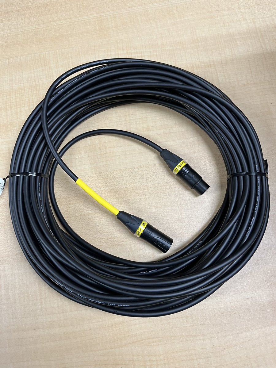 UmbrellaCompan5's tweet photo. Active Mic Cable 特注品
長尺30m !
ステージでヴォーカル用にとの事です、感想聞きたい。
#アクティブマイクケーブル
#ActiveMicCable
#ACM
#UmbrellaCompany
#マイクケーブル
#ボーカルマイク
#ライブ
#PA
#コンサート https://t.co/ZKvx4844iG