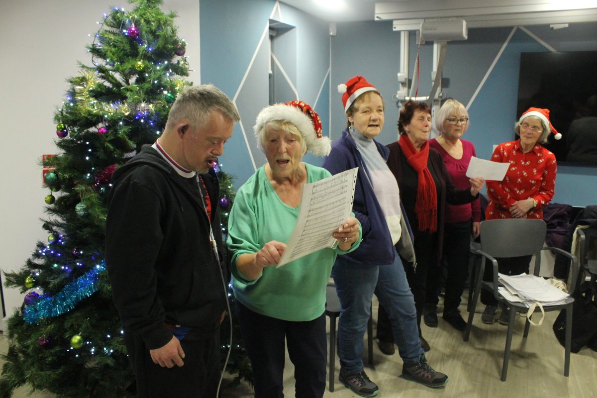 StElizabethHosp's tweet photo. There was plenty of #Christmas sparkle at Zest X-Change on Tuesday, as the young adults enjoyed Yuletide themed activities, including gingerbread decorating and Christmas card making, as well as a special carol performance by the Friends of St Elizabeth Hospice Choir.
#WeAreZest https://t.co/sAyD8n43wb