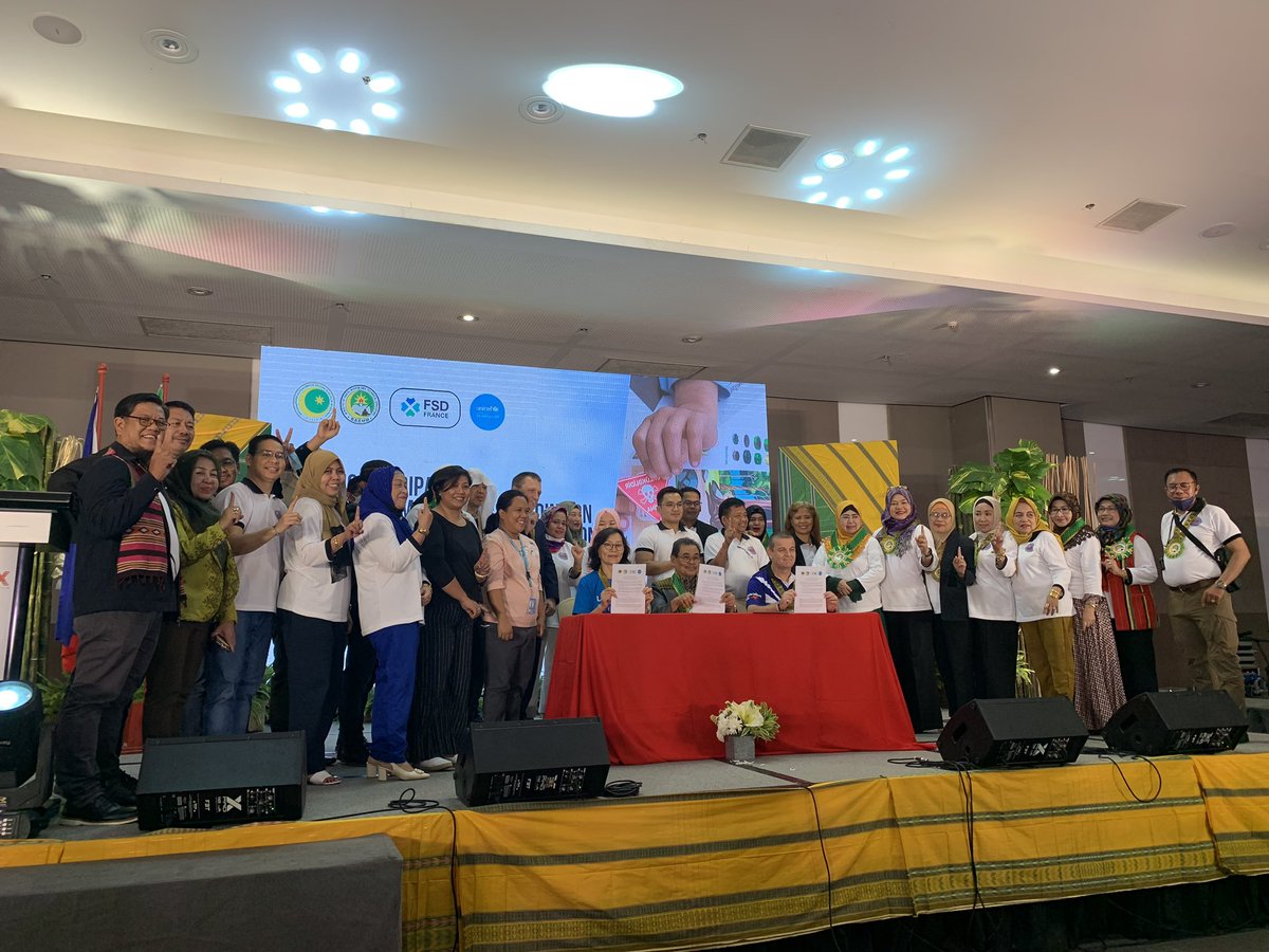 OyunUNICEF's tweet photo. Team @unicefphils is one with the children of #Bangsamoroπ
Β
Excited to work with @BangsamoroGovt #MBHTE on integrating Explosive Ordnance Risk Education into their education service delivery.
Β
#NoBangsamoroLeftBehind #ForEveryChild https://t.co/sh7W1F2zmo