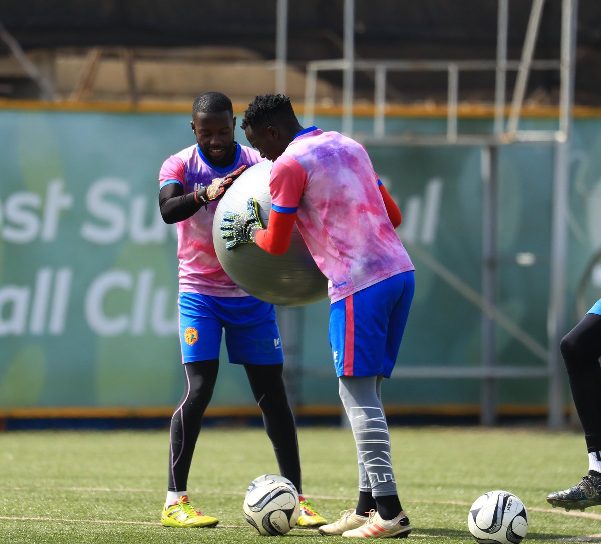 BenjaminOchan99's tweet photo. Derby Day at @MTNOmondiStdm 
#KCCAEXP https://t.co/sxf4C0eNJe