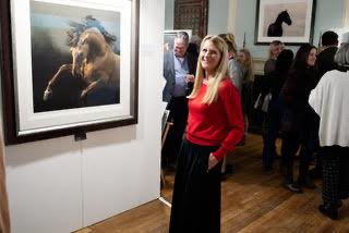 National Hunt champion #JohnFrancome said it was the best exhibition he’d been to. Praise for former jockey turned equine photographer #KarenBennett ⁦<a href="/NewburyToday/">.</a>⁩ 👉 bit.ly/3UOdz50 🐎