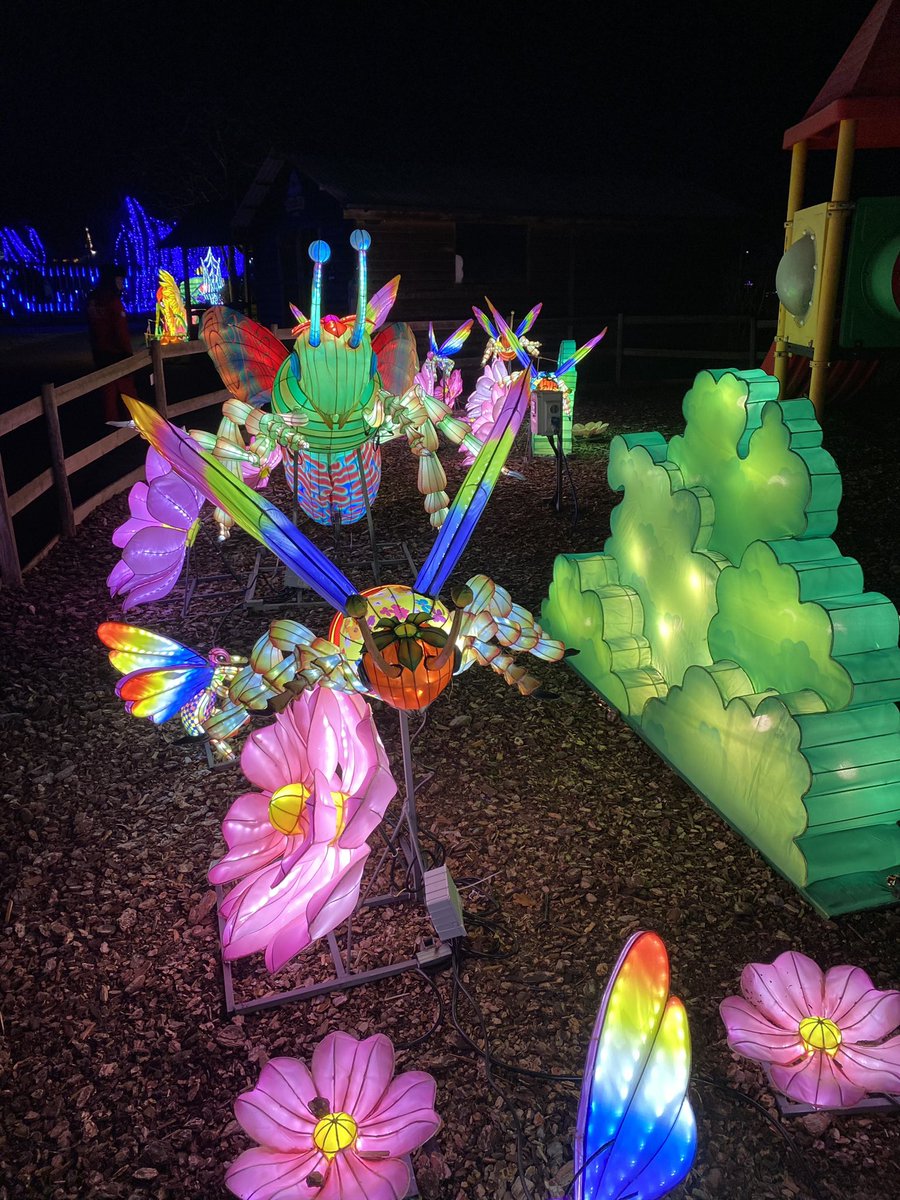 Poojipants's tweet image. Great job done here guys and it’s huge. One for the kiddies #landoflights #miltonkeynes #mklife