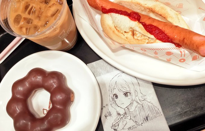 おやつ兼遅い昼ごはん〜🍩 