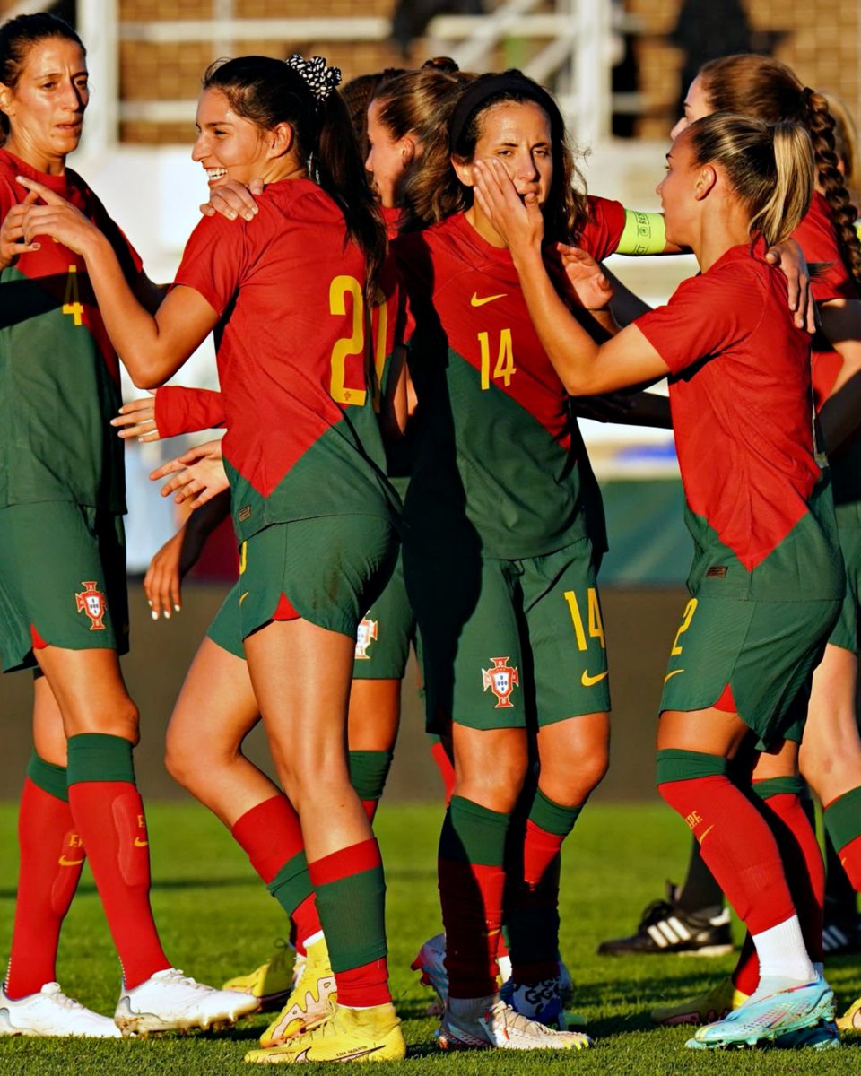 B24PT's tweet photo. Portugal subiu ao 22.º lugar do ranking FIFA de seleções femininas, a classificação mais alta de sempre 👏🇵🇹 https://t.co/6EHOrHfMtY