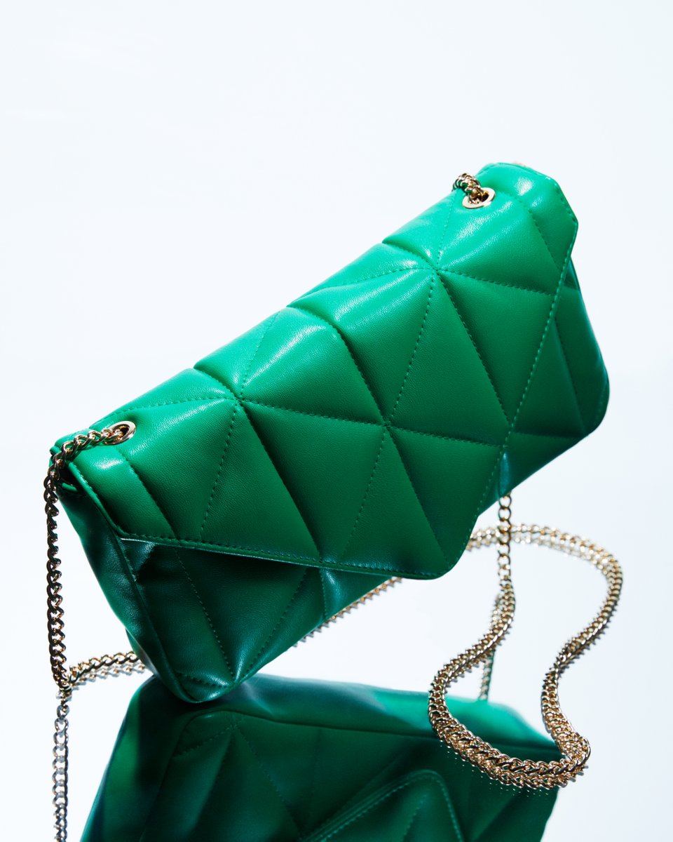 H&M Oman tweet media