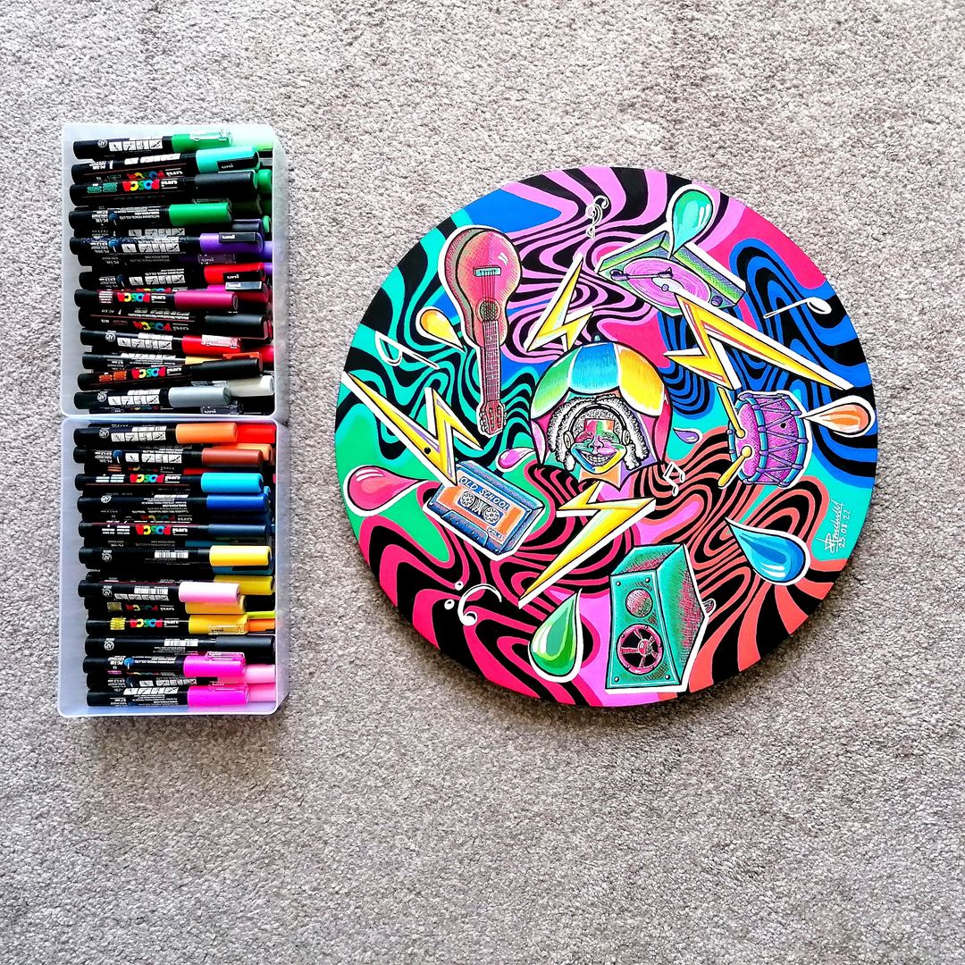 We love this colourful psychedelic circle piece from @vijaypanchalfineartist – the bold colour combination is a POSCA feast for the eyes! 😍 #POSCA #PenArt #Doodles #PaintPen #POSCAart #POSCApens #Art