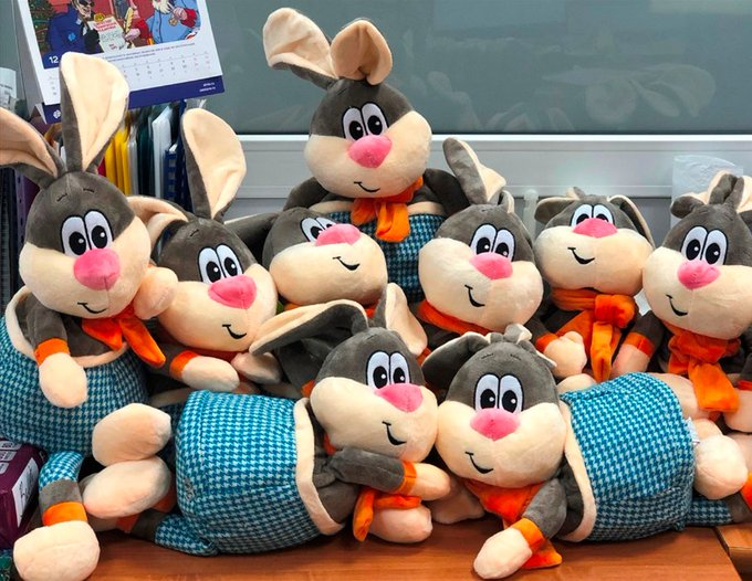 А к нам в офис уже приходит Новый год!
Прибыли подарки для детей наших сотрудников.
Пусть конфето-зайцы принесут радость и ощущение праздника в каждый дом!