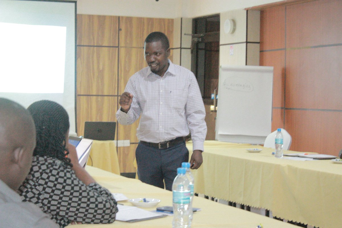 bridgeforchange's tweet photo. BFC under the support  of @ViAgroforestry is conducting a 2-day workshop for farmers' organizations. The workshop aims to strengthen their capacity in mainstreaming youth in sustainable agriculture and climate change mitigation. 
The workshop is held in Mwanza 

#AjiraPlus https://t.co/7Wljve0Dwc