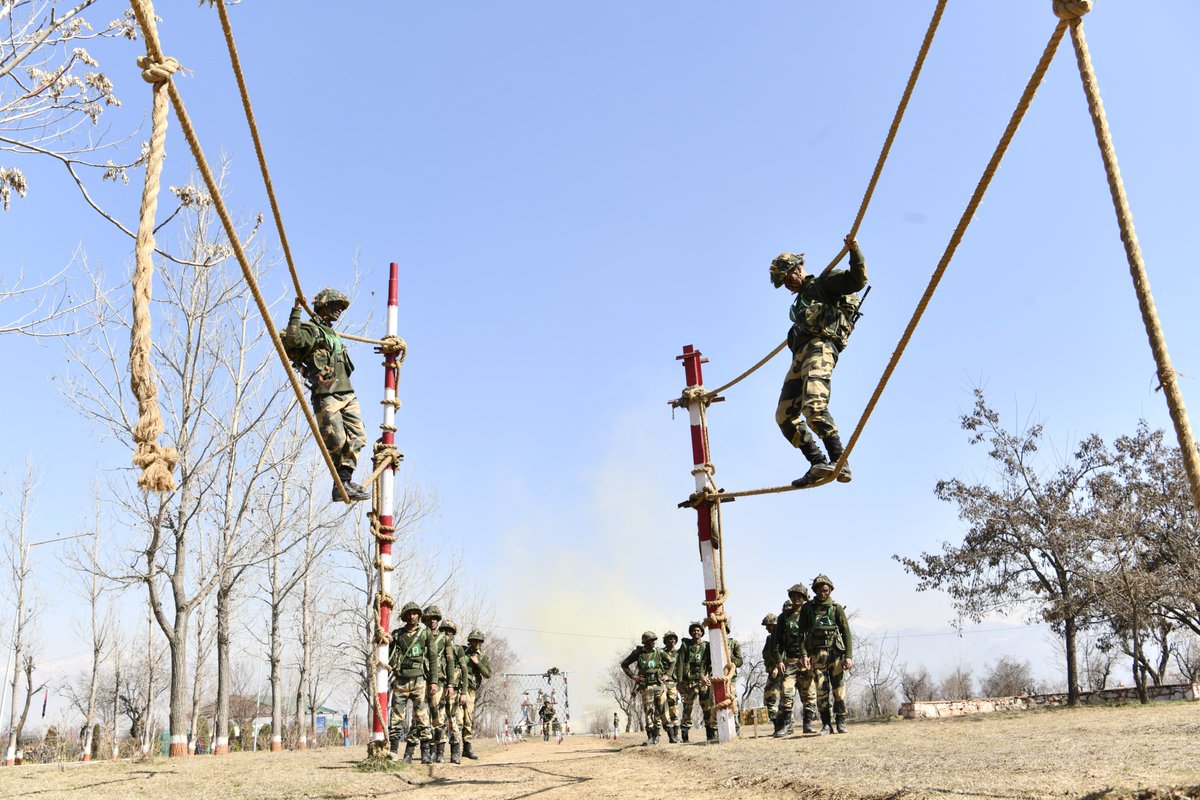 BSF_Kashmir's tweet photo. "Winners are never quitters and quitters are never winners".

कश्मीर सीमान्त ।
सीमा सुरक्षा बल - सर्वदा सतर्क l https://t.co/JVCwPgTtHv