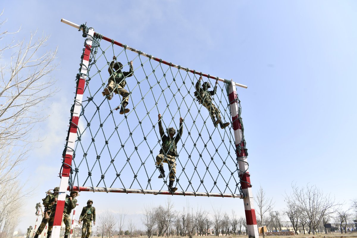 BSF_Kashmir's tweet photo. "Winners are never quitters and quitters are never winners".

कश्मीर सीमान्त ।
सीमा सुरक्षा बल - सर्वदा सतर्क l https://t.co/JVCwPgTtHv