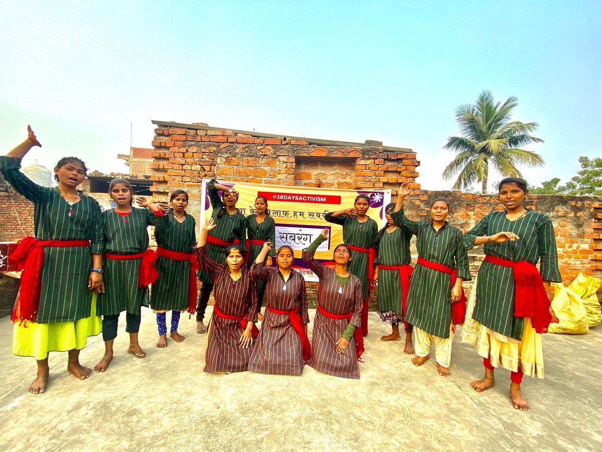muheem_esp's tweet photo. Practice Of Creative Communication TO Challenge The Stereotypes
#ProtectionDoesntProtect #WomenGainingGround
#16DaysOfActivism2022 #muheem #varanasi #sevapuri #culturalprogram #activism #womencollective #feministleadership #StreetPlay #younggirls #leadinggirls @ThinkCREA https://t.co/FEYLXYtEW1