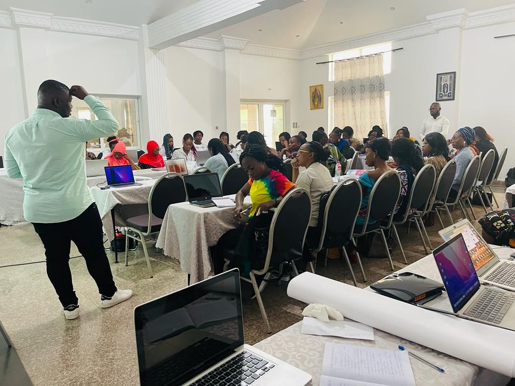 womenedtech's tweet photo. @womenedtech en collaboration avec #WIT et la #GIZ ont offert à 50 entrepreneuses du numérique le #SheGrowth Bootcamp pour innover au quotidien au sein de leur entreprise. Merci au conférencier @espoirdossah ses intervenants. https://t.co/GkVGlXUIRa
