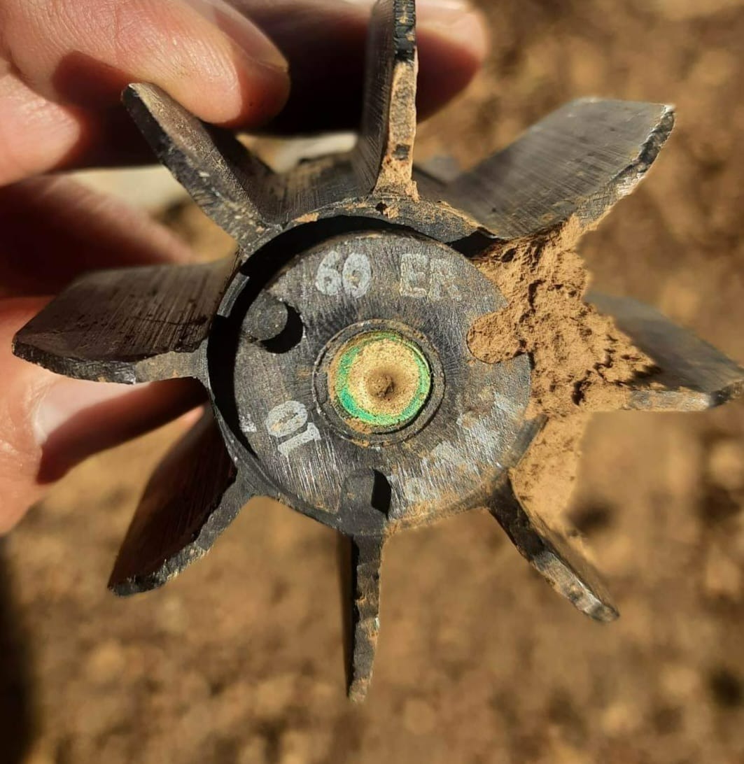 ChinHumanRights's tweet photo. A unit led by Maj Kyaw Maung Maung Win of Hakha-based LIB266 fired 2 rounds of 60 mm mortar shells at 3:30 am on Dec 9 &amp; landed on the home of a local Christian pastor. The family escaped the attacks as they hid under the bed upon hearing gunfire sound from nearby SAC sentry post https://t.co/OmNdWZQO2P