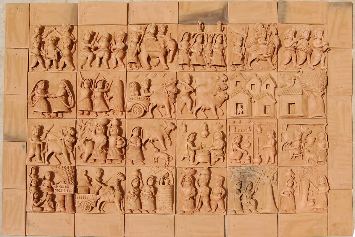 JamwalNidhi's tweet photo. For generations, the traditional Molela, Kaavad, and Phad paintings of Rajasthan have been used for storytelling. Artistes are now innovating to keep these art forms alive. Read the 8th story in @GaonConnection's #10PartSeries.
Report @parul_kuls
🔗 https://t.co/1hd9R0lirS https://t.co/2KBHx6KNXP