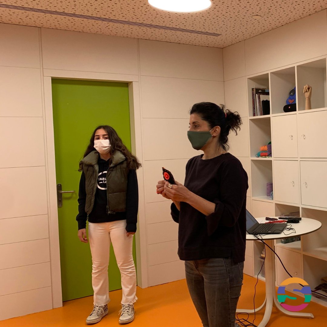 Nuestra otra embajadora de <a href="/shemakes_eu/">Shemakes</a> 🇪🇺, Lucia Robles antigua "Poderosa" y ahora "Joven Maker", viajó a <a href="/decodeFabLab/">decode fab lab</a> (Grecia). Allí realizo talleres en un museo, compartió experiencias y descubrió otros talleres que realizan en Decode.