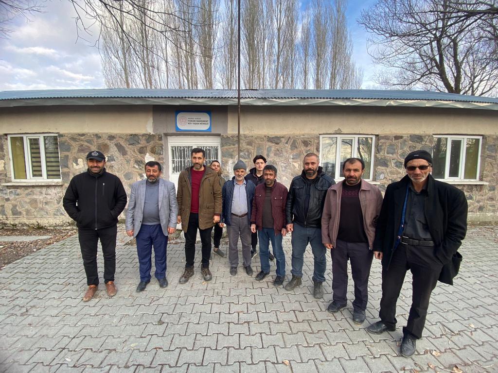 Köy yaşam merkezlerimizde faaliyetlerimiz başladı.
Halkeğitim Merkezi müdürlüğümüz ve İlçe Tarım Müdürlüğümüz koordine halinde eğitimler verdi.
Daha yaşanılır köyler için el ele koşturuyoruz.
<a href="/pasinlerkym/">Pasinler Kaymakamlığı</a>
<a href="/Erzurum_Mem/">Erzurum İl Millî Eğitim Müdürlüğü</a>
<a href="/ErbapE/">ERBAPErzurum</a>
<a href="/hakancinarmem/">Hakan ÇINAR</a>
<a href="/PasinlerHEM/">Pasinler Halk Eğitimi Merkezi</a>