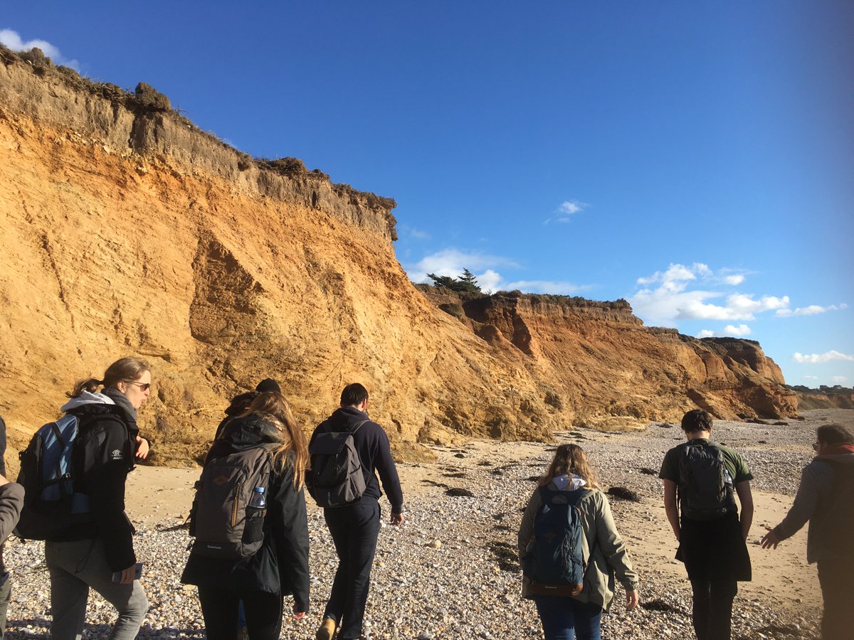 ProjetGeoPlaNet's tweet image. Last event of the Partnership project: School on habitability in the solar system and beyond, with 70 students from @FacSciencesNtes @NantesUniv @univUda @UniPadova @UnivdeCoimbra @UPorto. Lectures, field trip, VR workshops with @VR2Planets and groups projects. @EUErasmusPlus
