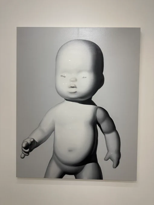 こたおさんの個展 "INSPIRER"へ遠くから見た時の印象と近くから見た時の印象が変わって見えるのが不思議。スライムの質感や影の質感が最高でした  