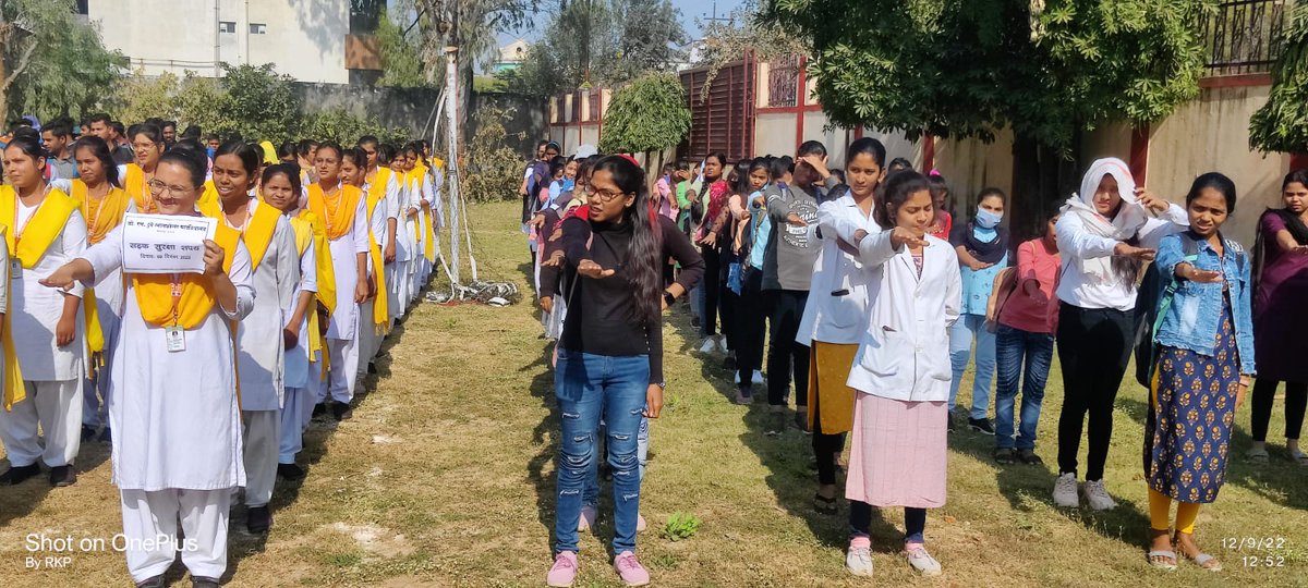 Nss_cmdbilaspur's tweet photo. सी.एम.डी. महाविद्यालय बिलासपुर  में समस्त छात्र छात्राओं रा.से.यो. स्वयंसेवको एवम शिक्षकों द्वारा सड़क सुरक्षा शपत एवम जागरूकता  कार्यक्रम चलाया गया । https://t.co/XoQP9CT4Bt