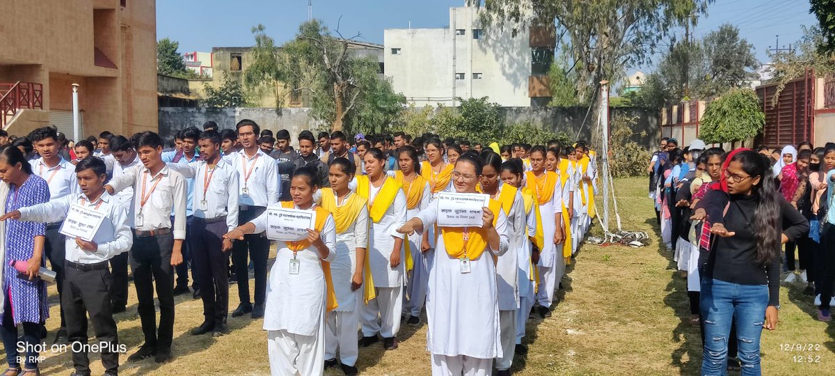 Nss_cmdbilaspur's tweet photo. सी.एम.डी. महाविद्यालय बिलासपुर  में समस्त छात्र छात्राओं रा.से.यो. स्वयंसेवको एवम शिक्षकों द्वारा सड़क सुरक्षा शपत एवम जागरूकता  कार्यक्रम चलाया गया । https://t.co/XoQP9CT4Bt