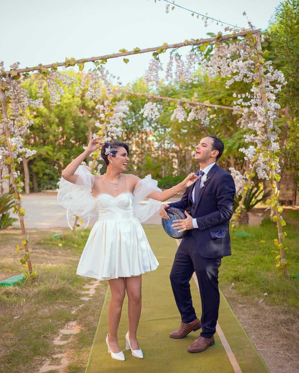 العرص بيطبلها عشان تهزلنا  ونتمتع بلحمها النجس