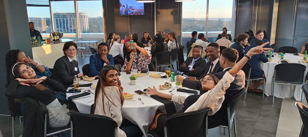 Bowmans_Grads's tweet photo. We hope that we have given you a glimpse into our firm culture, and the kind of matters that we, as a premier African #lawfirm, deal with. Our #GraduateRecruitment and #GraduateDevelopment team wishes you and your families a safe and happy festive season. https://t.co/pf30Q0wmMN