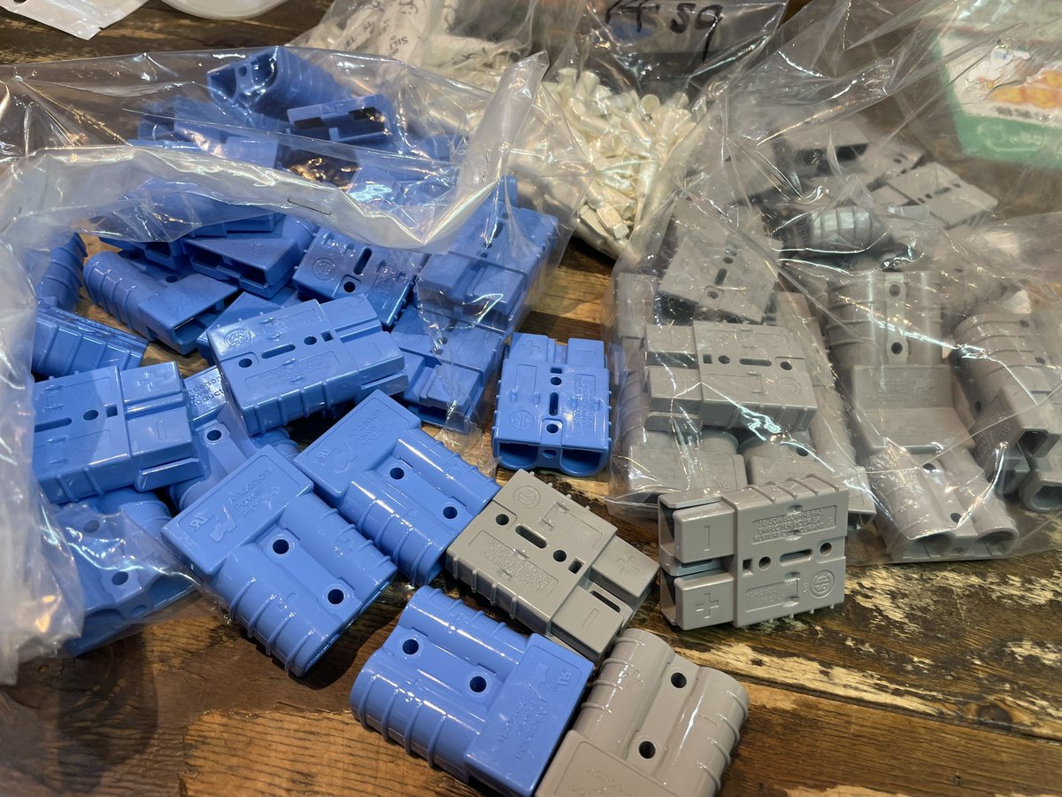 ChonmageFishing's tweet photo. ご要望が多かった、アンダーソンコネクターのブルーとグレーも追加致しました♪
近日中に発売致します😊

#アンダーソンコネクター https://t.co/NuanlJWufz