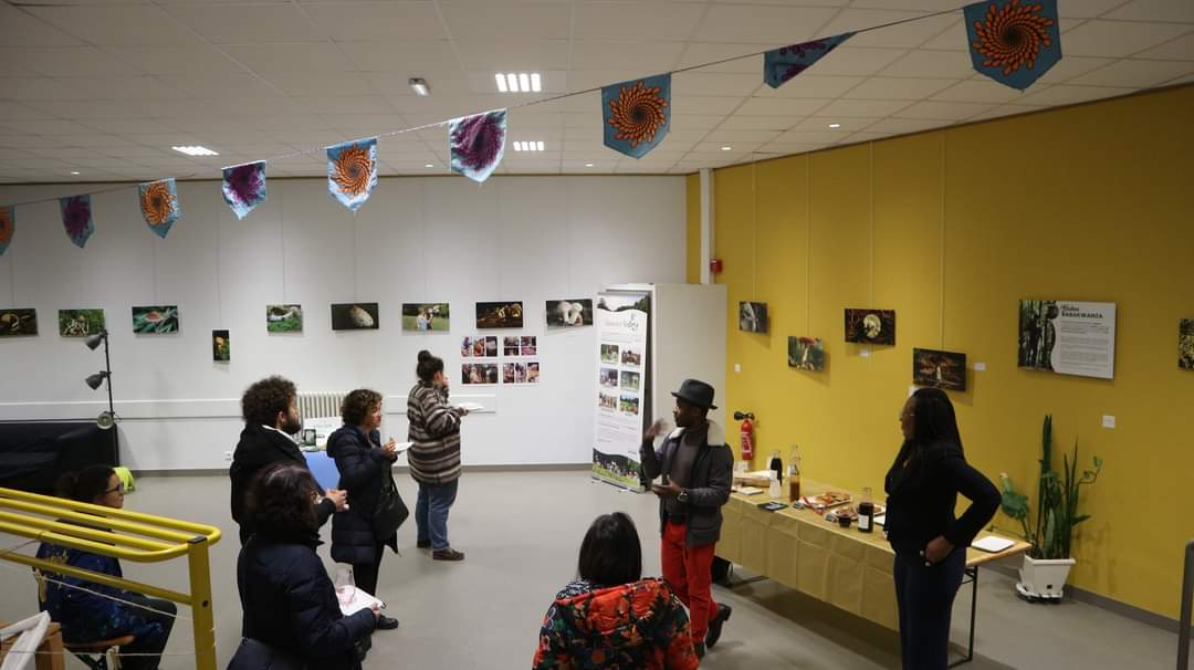 GVerte21's tweet photo. Retour en images du vernissage qui s'est tenu hier, Pôle associatif de la Marbaudais. Vive remerciements aux invités
#expoPhoto #champigons #rennes https://t.co/XURkqH6jyH