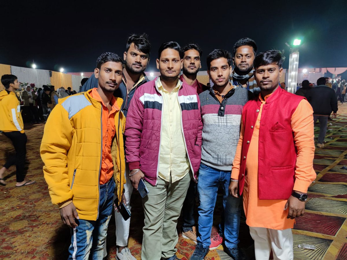 RohitBaitha20's tweet photo. कुछ पल दोस्तो के साथ https://t.co/POkqj41AYD