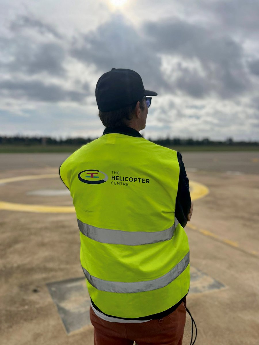 TheHeliCentre's tweet photo. Here's instructor Philippe, calmly supervising his student flying solo. 🚁
Some say that we've captured Philippe's best angle... (sorry P, just kidding). ❤️
#ChristmasGiftIdea #soloflying #feelgoodFriday #Mallorca https://t.co/MJSFjCI8Hn
