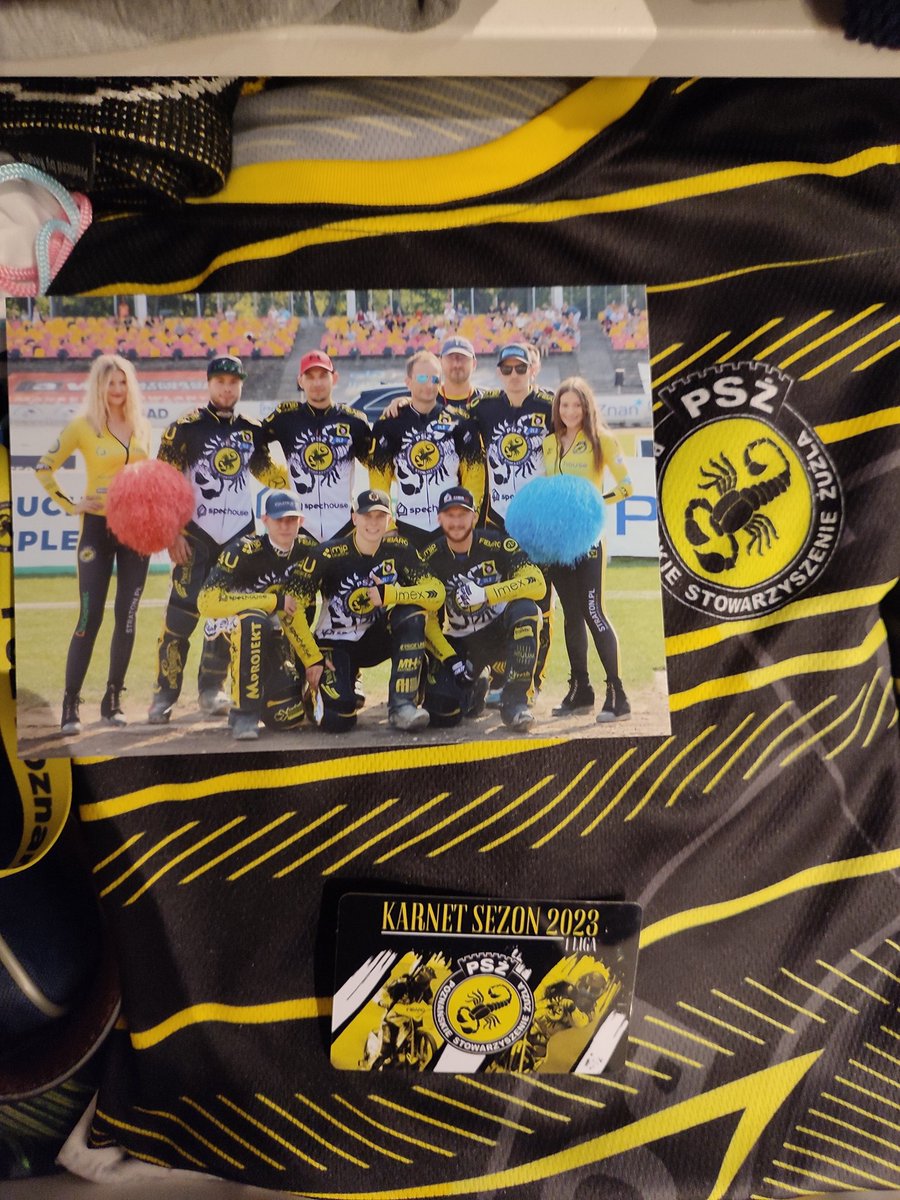 Dawid07646332's tweet photo. Jedziemy po swoje! 💛🖤🦂

@pszpoznan @eWinner1Liga 

#PoziomWyżej #LevelHigh https://t.co/cyEAYN0uSv