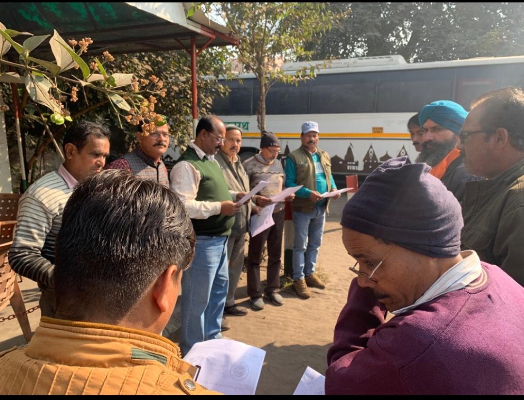 सड़क सुरक्षा हेतु यातायात नियमों का पालन करने हेतु शपथ ग्रहण।