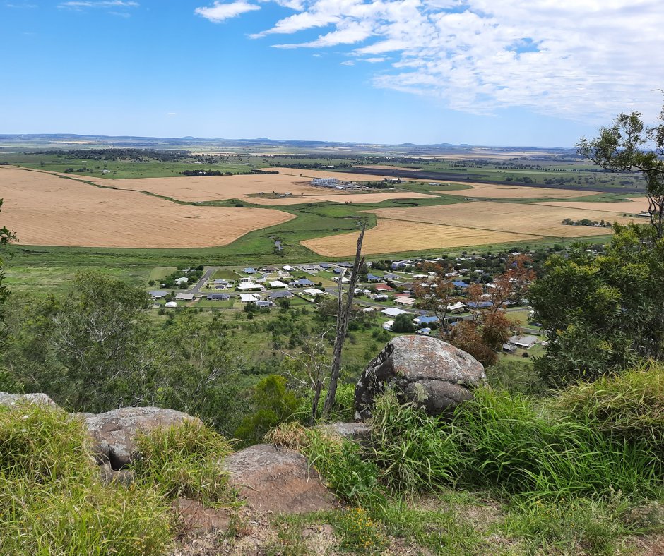 SQLandscapes's tweet photo. πͺ΄// Regional Agriculture Landcare Facilitators Keith Walker and Anita Erba joined a soil field day in the Darling Downs to learn more about the important role healthy soil plays in the environment and agriculture. @SoilScienceAust @NRMRegionsQLD #SQLandscapes https://t.co/L4OAXMhA1B