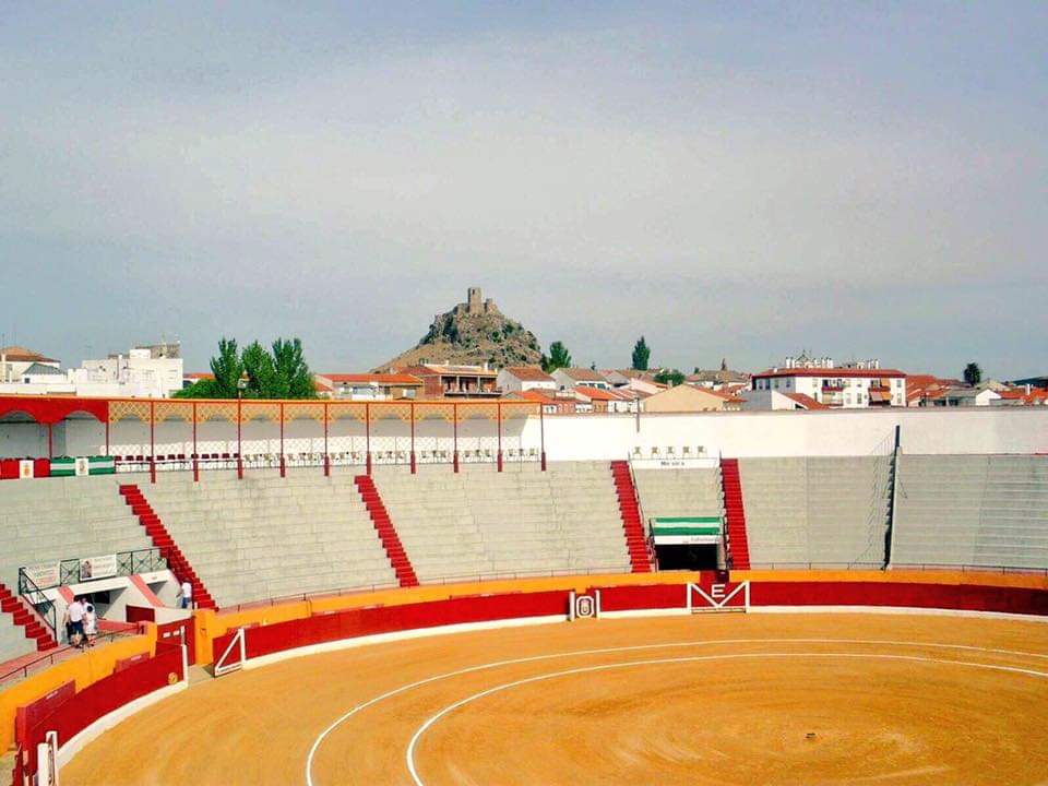 Ocurrió en <a href="/GijonYeTaurina/">Gijón ye Taurina</a> <a href="/gijon_en/">Por La Libertad de Ir a Los Toros</a>, vamos a dejar que nos sigan comiendo terreno, ahora toca en <a href="/BelmezTaurino/">BelmezTaurino</a>  provincia de Córdoba , nos echas una mano en la difusión <a href="/ManoloMoles/">Manolo Molés</a>?