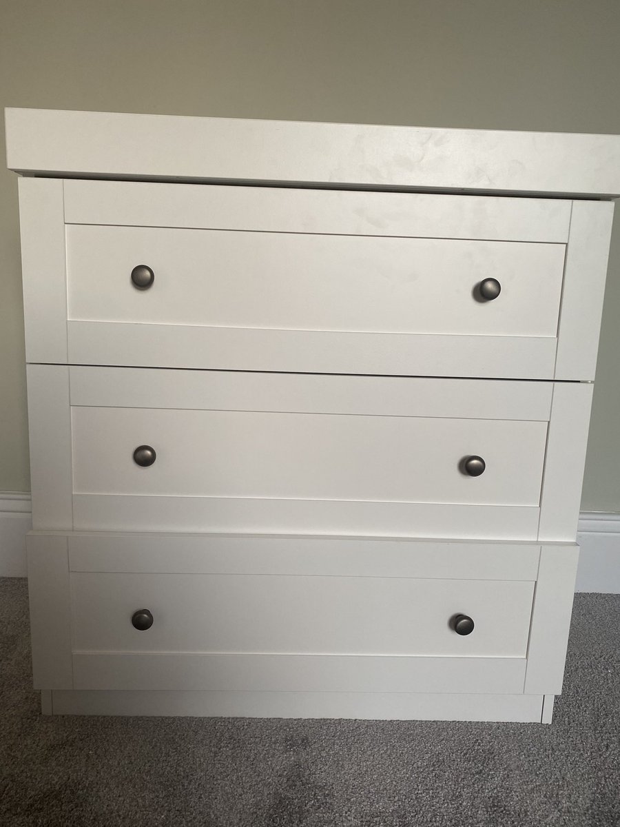 RuthySutt's tweet photo. @SilverCross_UK I sent you an email regarding faulty nursery furniture on Monday and I’m yet receive a response. As you can see the runner has been put on incorrectly and the bottom drawer does not fit. How long am I expected to wait before customer services will be in touch? https://t.co/IcYrr0hihg